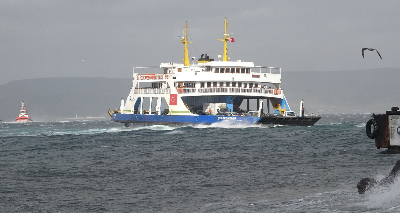 Fırtına nedeniyle Çanakkale Boğazındaki tüm feribot seferleri durduruldu